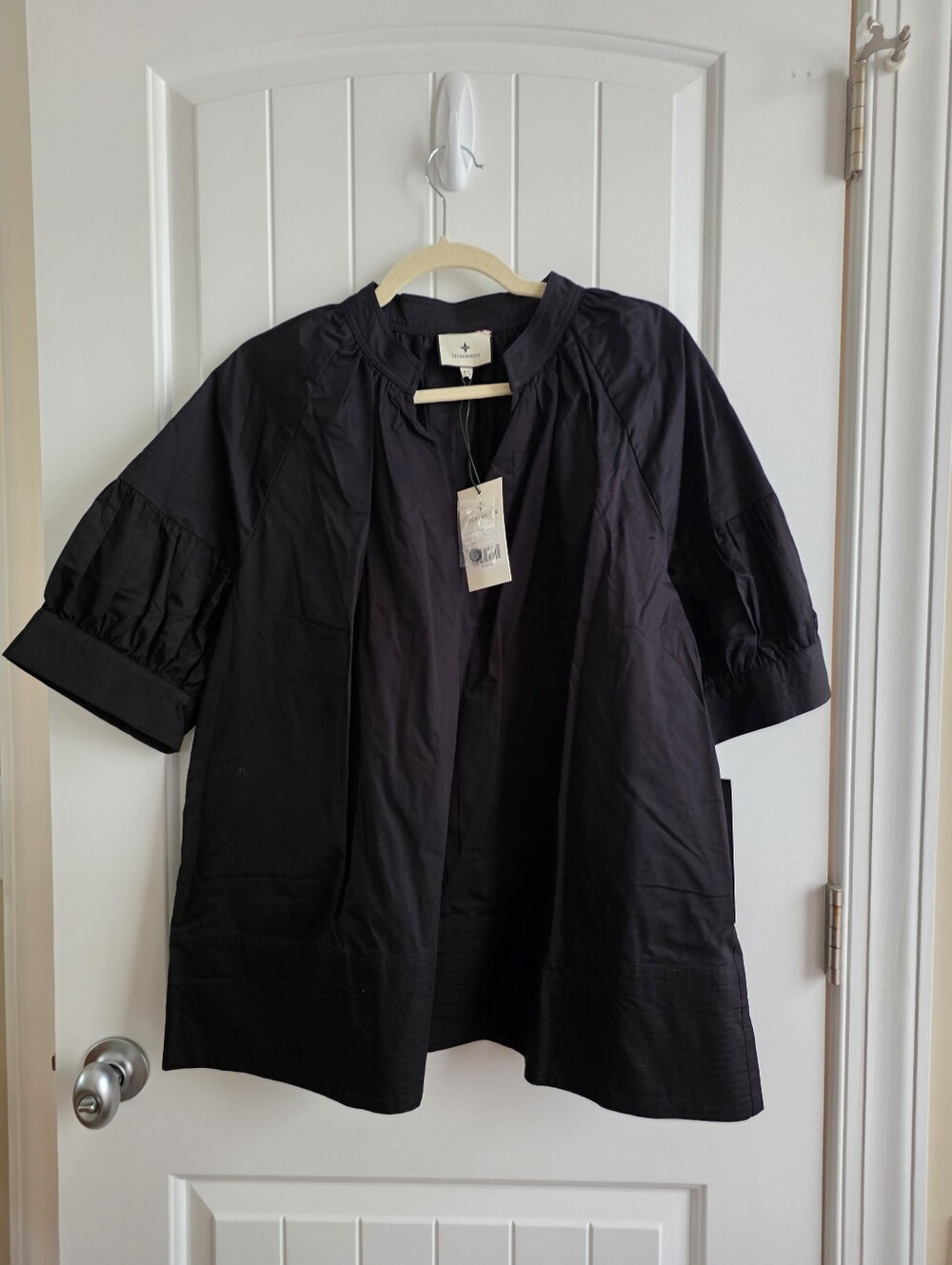 NWT Tuckernuck Ruthie Black Puff-Sleeve V-Neck Women's Top Plus Size XXL